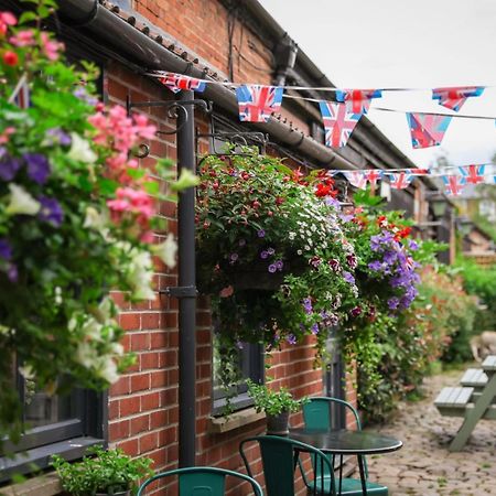 The Black Swan Inn Devizes Luaran gambar